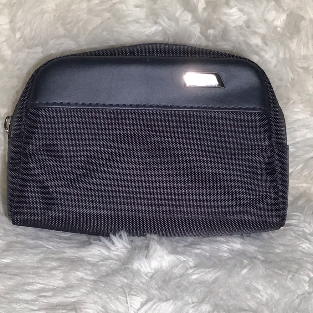 Tumi for delta black nylon cosmetics bag - Picture 1 of 6
